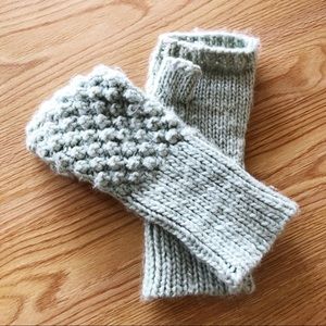 Urban Outfitters | ecote Mittens in Seafoam Green